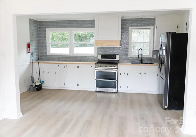 Photo 1 of Single family home for sale at 1527 Kingston Dr, Kannapolis, NC 28083 | MLS# 4428741 | Listing updated on 2026-09-26