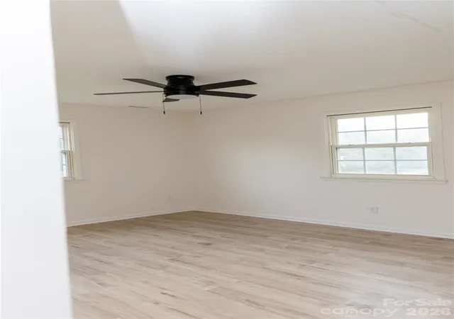 Photo 4 of Single family home for sale at 1527 Kingston Dr, Kannapolis, NC 28083 | MLS# 4428741 | Listing updated on 2026-09-26