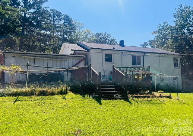 Photo 3 of Single family home for sale at 2507 Elkwood Cir, Charlotte, NC 28205 | MLS# 4428745 | Listing updated on 2026-09-30
