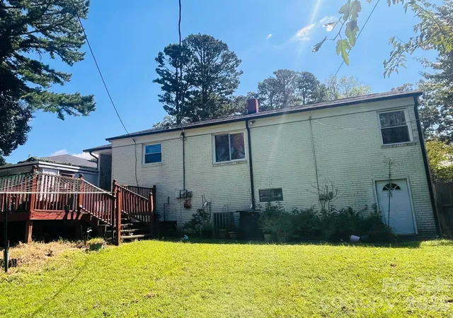 Photo 4 of Single family home for sale at 2507 Elkwood Cir, Charlotte, NC 28205 | MLS# 4428745 | Listing updated on 2026-09-30