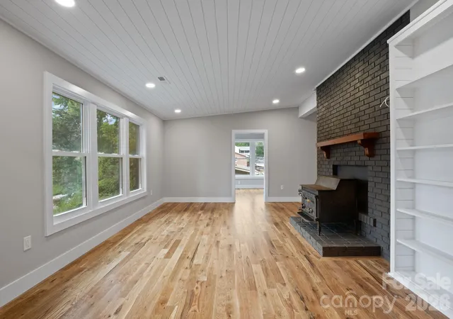 Photo 2 of Single family home for sale at 65 Dogwood Grv, Asheville, NC 28805 | MLS# 4428757 | Listing updated on 2026-09-26
