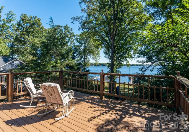 Photo 2 of Single family home for sale at 7889 Tradewinds Dr, Sherrills Ford, NC 28673 | MLS# 4428760 | Listing updated on 2026-09-27