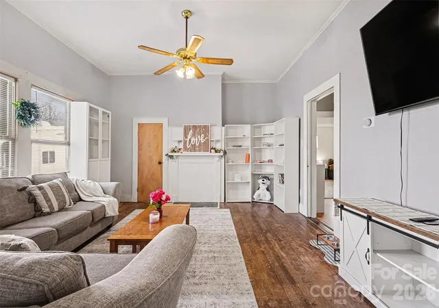 Photo 2 of Single family home for sale at 911 N Walnut St, Kannapolis, NC 28081 | MLS# 4428762 | Listing updated on 2026-10-05