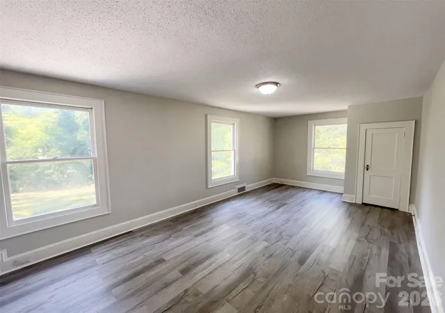 Photo 3 of Sale Pending at 905 3rd Street, Spencer, NC 28159 | MLS# 4428764 | Listing updated on 2026-10-05