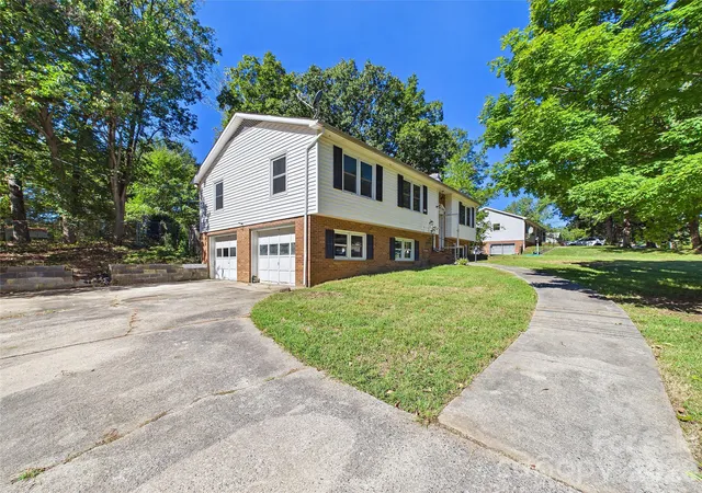 Photo 3 of Single family home for sale at 583 Brown Lee Dr SW, Concord, NC 28025 | MLS# 4428796 | Listing updated on 2026-09-26