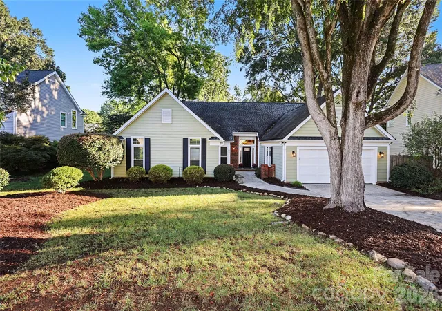 Photo 2 of Single family home for sale at 9931 Deer Spring Ln, Charlotte, NC 28210 | MLS# 4428802 | Listing updated on 2026-10-07