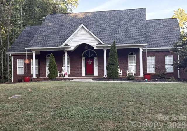 Photo 1 of Single family home for sale at 3008 Scottsdale Ln, Matthews, NC 28104 | MLS# 4428811 | Listing updated on 2026-10-17