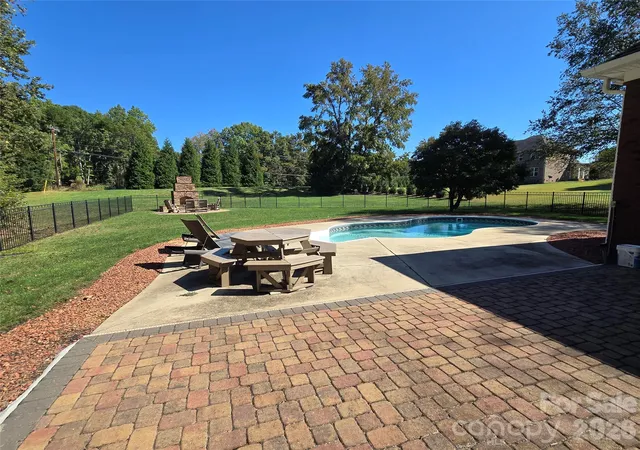 Photo 3 of Single family home for sale at 3008 Scottsdale Ln, Matthews, NC 28104 | MLS# 4428811 | Listing updated on 2026-10-17