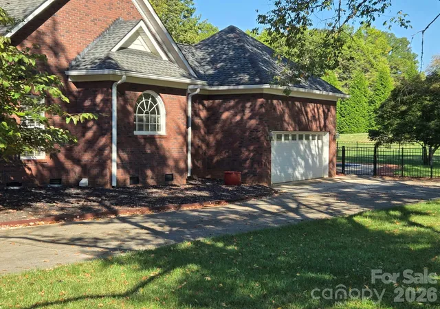 Photo 4 of Single family home for sale at 3008 Scottsdale Ln, Matthews, NC 28104 | MLS# 4428811 | Listing updated on 2026-10-17