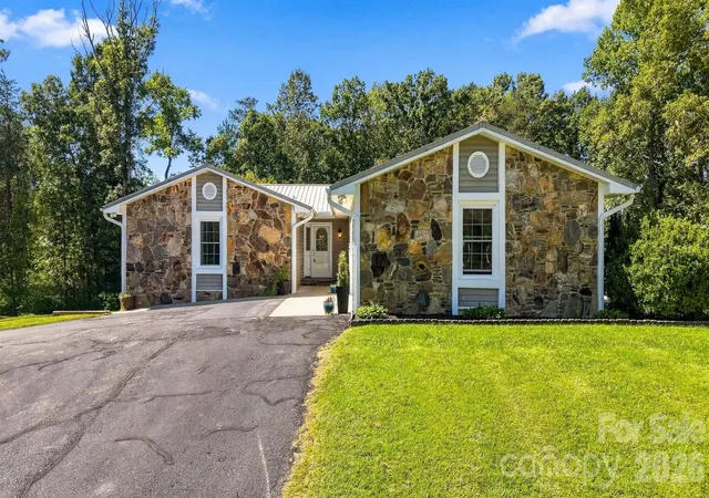 Photo 2 of Single family home for sale at 2094 South Frk Dr, Morganton, NC 28655 | MLS# 4428817 | Listing updated on 2026-09-30