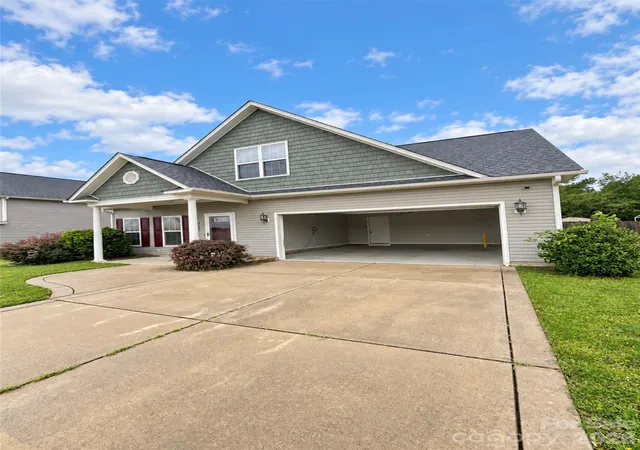 Photo 3 of Single family home for sale at 3600 Crosswinds Dr, Hope Mills, NC 28348 | MLS# 4428819 | Listing updated on 2026-09-26