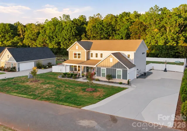 Photo 2 of Single family home for sale at 1305 Coppergate Dr, Salisbury, NC 28147 | MLS# 4428820 | Listing updated on 2026-10-13