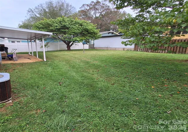Photo 3 of Single family home for sale at 48 Westgate Rd, Asheville, NC 28806 | MLS# 4428821 | Listing updated on 2026-09-27