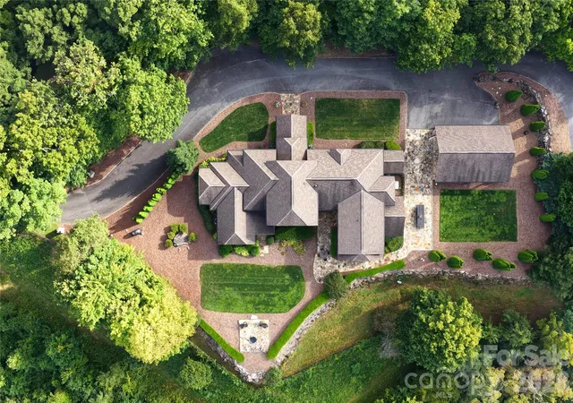 Photo 3 of Single family home for sale at 93 Lombard St, Waynesville, NC 28786 | MLS# 4428824 | Listing updated on 2026-10-12