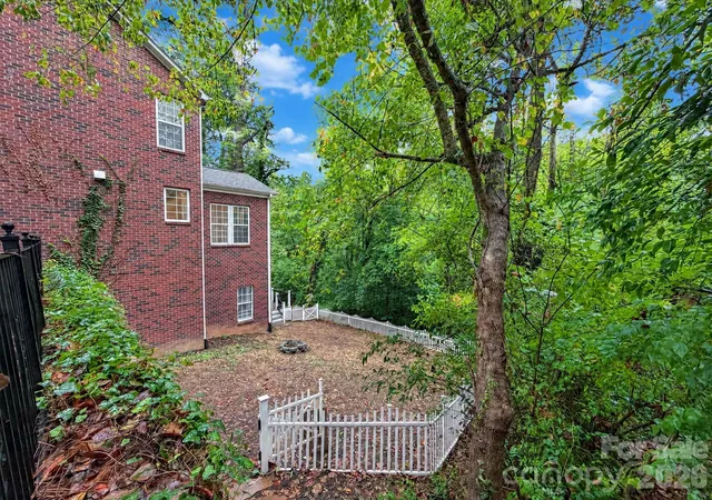 Photo 3 of Mansion for sale at 2420 Runnymede Ln, Charlotte, NC 28209 | MLS# 4428826 | Listing updated on 2026-09-27