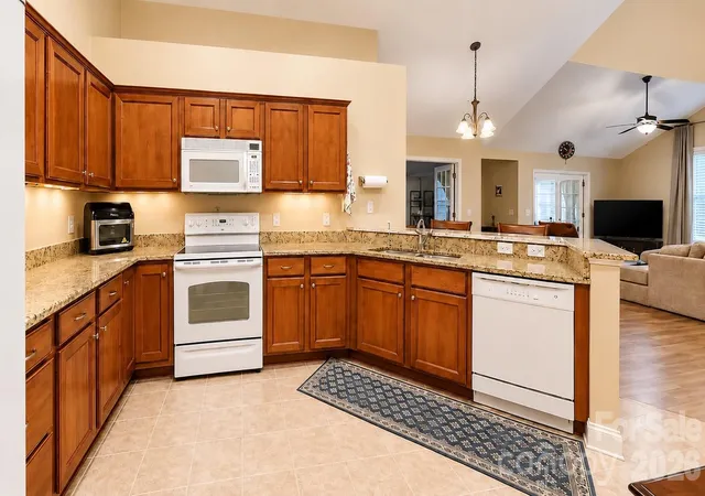 Photo 3 of Townhouse for sale at 76 Mountain Meadow Cir, Weaverville, NC 28787 | MLS# 4428827 | Listing updated on 2026-09-26