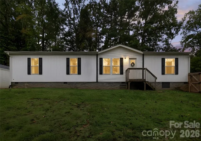 Photo 1 of Single family home for sale at 371 Piney Ridge Dr, Hendersonville, NC 28791 | MLS# 4428835 | Listing updated on 2026-10-07