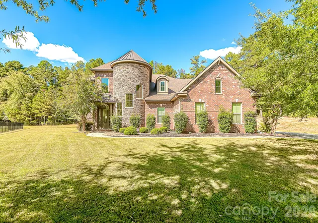 Photo 1 of Single family home for sale at 16202 Monnet Pl Ct, Charlotte, NC 28278 | MLS# 4428838 | Listing updated on 2026-09-30
