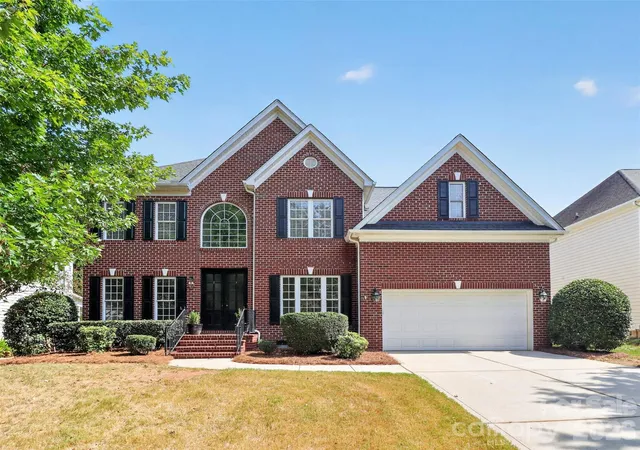 Photo 1 of Single family home for sale at 8915 Whittingham Dr, Waxhaw, NC 28173 | MLS# 4428839 | Listing updated on 2026-10-03