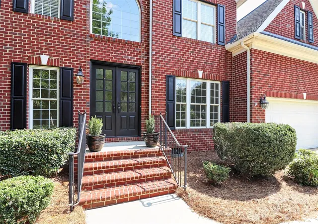 Photo 3 of Single family home for sale at 8915 Whittingham Dr, Waxhaw, NC 28173 | MLS# 4428839 | Listing updated on 2026-10-03