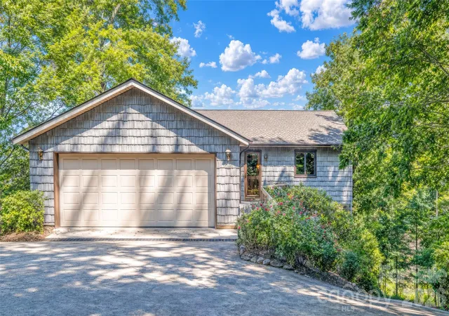 Photo 1 of Single family home for sale at 2231 N Point Dr, Nebo, NC 28761 | MLS# 4428841 | Listing updated on 2026-09-30