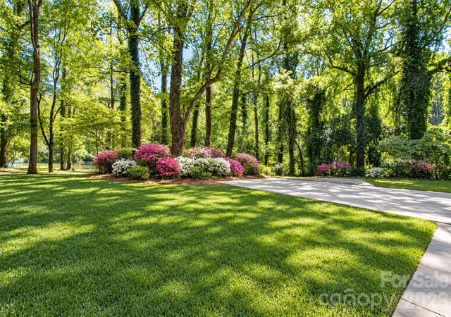 Photo 4 of Single family home for sale at 7400 Oakwood Ln, Charlotte, NC 28215 | MLS# 4428844 | Listing updated on 2026-10-11