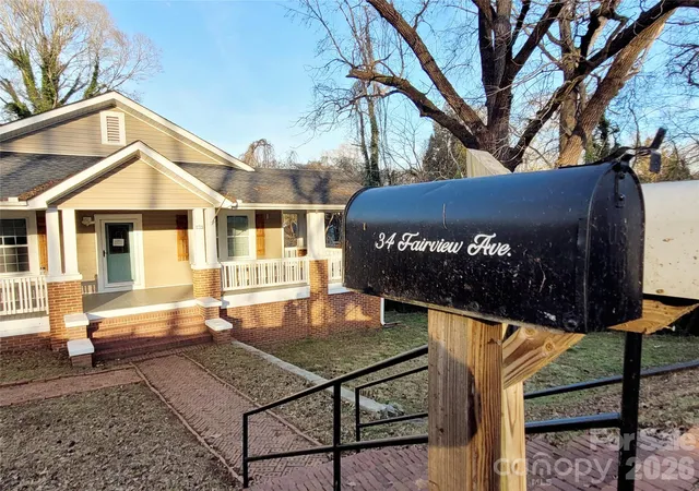 Photo 3 of Single family home for sale at 34 Fairview Ave, Ware Shoals, SC 29692 | MLS# 4428854 | Listing updated on 2026-09-29