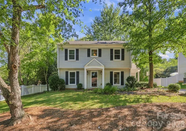 Photo 1 of Single family home for sale at 320 Sunnywood Ln, Charlotte, NC 28270 | MLS# 4428874 | Listing updated on 2026-10-06