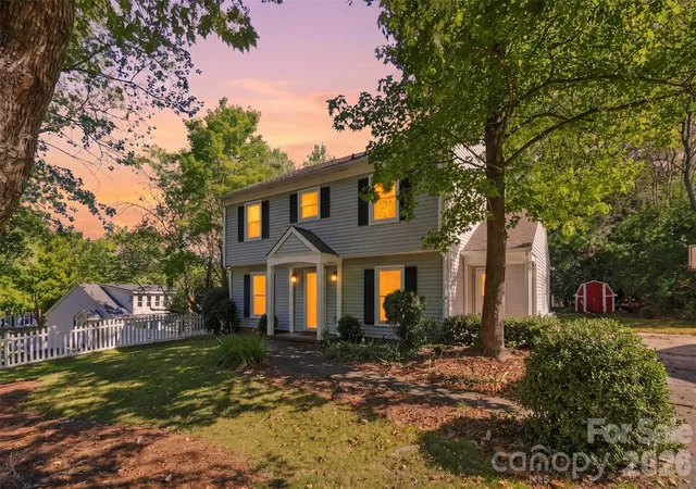 Photo 2 of Single family home for sale at 320 Sunnywood Ln, Charlotte, NC 28270 | MLS# 4428874 | Listing updated on 2026-10-06