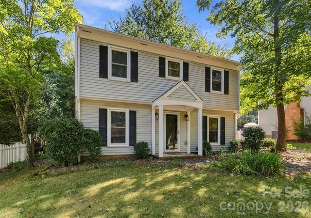 Photo 4 of Single family home for sale at 320 Sunnywood Ln, Charlotte, NC 28270 | MLS# 4428874 | Listing updated on 2026-10-06