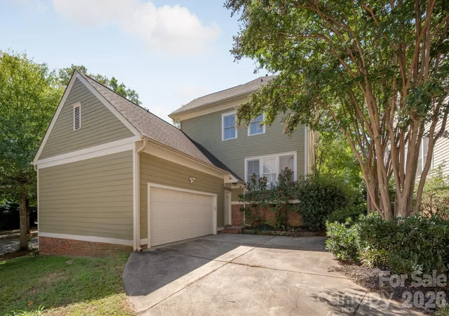 Photo 3 of Single family home for sale at 727 E 9th Street, Charlotte, NC 28202 | MLS# 4428877 | Listing updated on 2026-10-05
