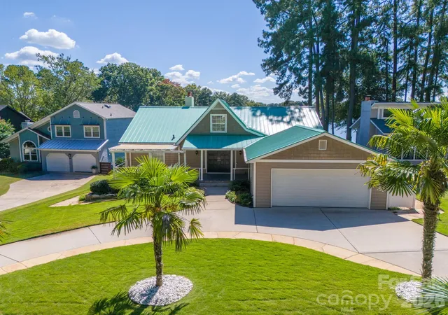 Photo 3 of Single family home for sale at 20919 Is Forest Dr, Cornelius, NC 28031 | MLS# 4428890 | Listing updated on 2026-10-30