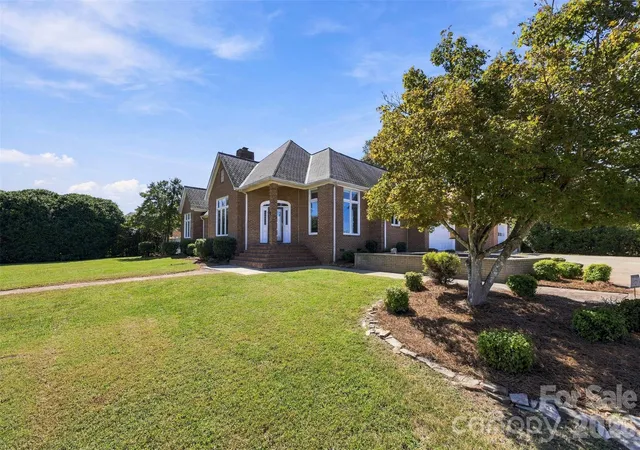 Photo 2 of Single family home for sale at 100 Country Crk Dr, Kings Mountain, NC 28086 | MLS# 4428896 | Listing updated on 2026-10-06