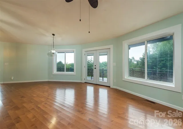 Photo 2 of Single family home for sale at 281 Bearwallow Trl, Leicester, NC 28748 | MLS# 4428901 | Listing updated on 2026-10-16