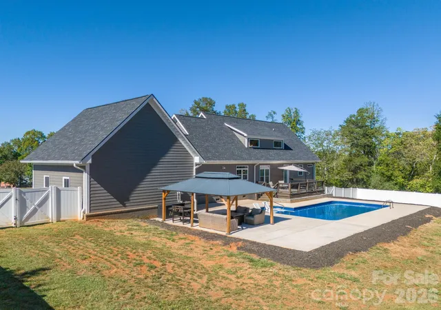 Photo 3 of Single family home for sale at 6 Leisure Cir, Granite Falls, NC 28630 | MLS# 4428902 | Listing updated on 2026-10-07