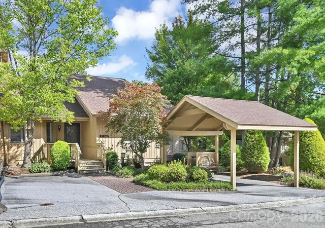 Photo 1 of Condo for sale at 901 Red Oak Dr, Hendersonville, NC 28791 | MLS# 4428905 | Listing updated on 2026-10-04