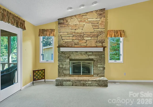 Listing Photo 5 - Condo for sale in building located at 901 Red Oak Dr, Hendersonville, NC 28791