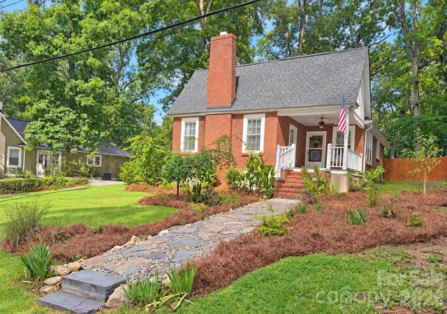 Photo 1 of Single family home for sale at 712 Jackson St, Fort Mill, SC 29715 | MLS# 4428914 | Listing updated on 2026-10-08