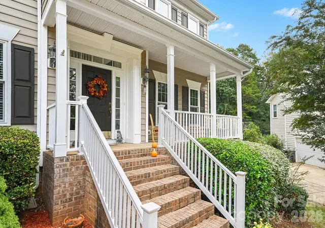 Photo 3 of Single family home for sale at 1418 Coachman Dr, Waxhaw, NC 28173 | MLS# 4428919 | Listing updated on 2026-10-07