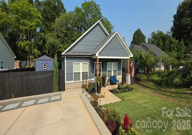 Photo 1 of Single family home for sale at 1007 S Ridge Ave, Kannapolis, NC 28083 | MLS# 4428925 | Listing updated on 2026-10-01