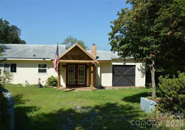 Photo 2 of Single family home for sale at 1183 Sandy Plains Rd, Tryon, NC 28782 | MLS# 4428930 | Listing updated on 2026-10-02