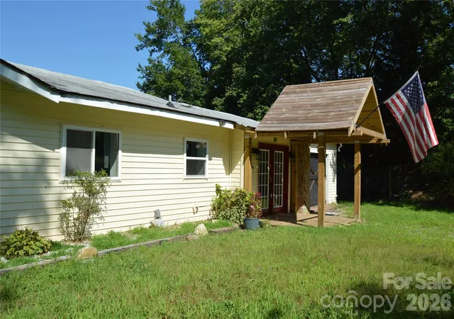 Photo 3 of Single family home for sale at 1183 Sandy Plains Rd, Tryon, NC 28782 | MLS# 4428930 | Listing updated on 2026-10-02