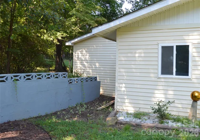 Photo 4 of Single family home for sale at 1183 Sandy Plains Rd, Tryon, NC 28782 | MLS# 4428930 | Listing updated on 2026-10-02