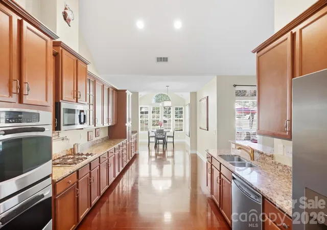 Photo 4 of Single family home for sale at 10110 Loch Lomond Dr, Charlotte, NC 28278 | MLS# 4428939 | Listing updated on 2026-10-08