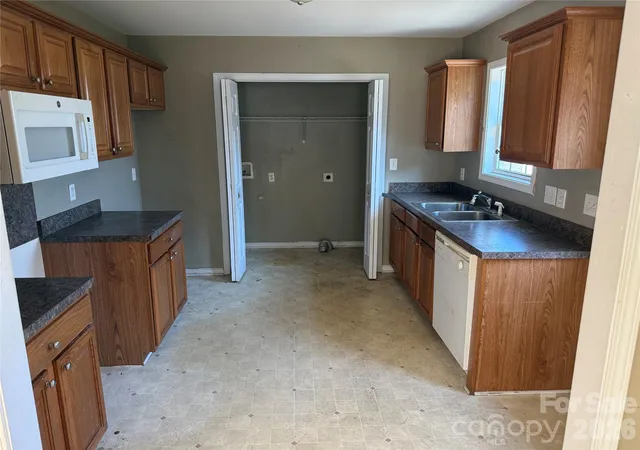 Photo 3 of Single family home for sale at 406 N Caldwell St, Salisbury, NC 28144 | MLS# 4428954 | Listing updated on 2026-09-29