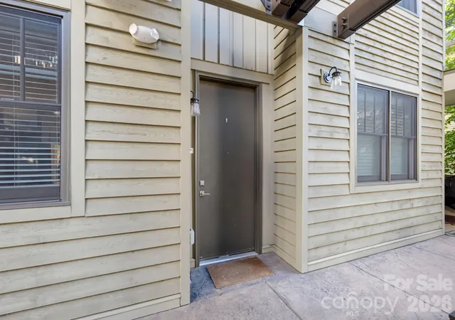 Photo 2 of Condo for sale at 317 E Tremont Ave #105, Charlotte, NC 28203 | MLS# 4428961 | Listing updated on 2026-09-28