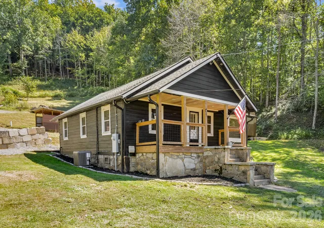 Photo 2 of Single family home for sale at 61 Martins Crk Rd, Barnardsville, NC 28709 | MLS# 4428968 | Listing updated on 2026-10-05