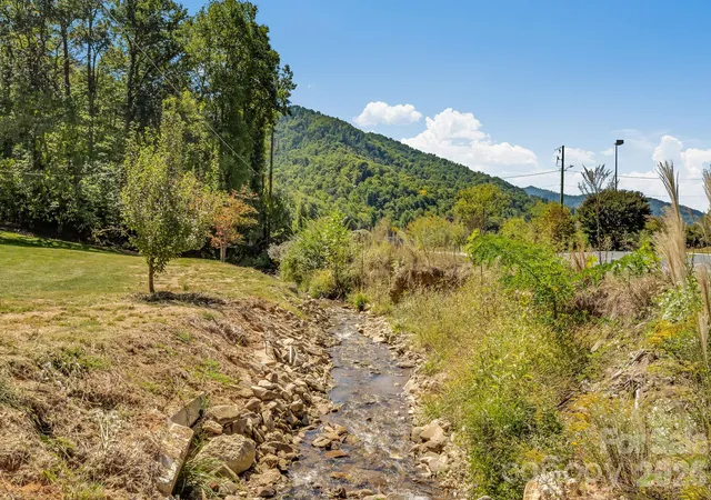 Photo 33 of Single family home for sale at 61 Martins Crk Rd, Barnardsville, NC 28709 | MLS# 4428968 | Listing updated on 2026-10-05