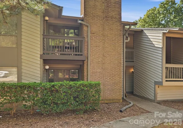 Listing Photo 2 - Condo for sale in building located at 5024 Sardis Rd, Charlotte, NC 28270 - Unit #K