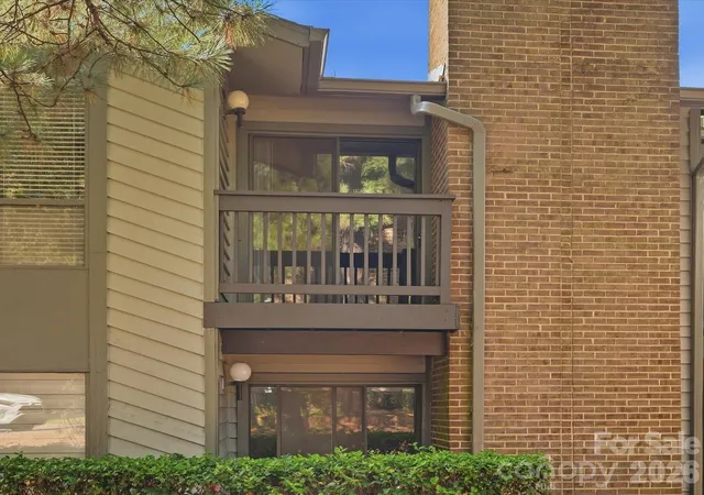 Listing Photo 4 - Condo for sale in building located at 5024 Sardis Rd, Charlotte, NC 28270 - Unit #K